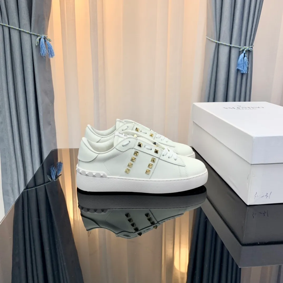 👟👟Ex-factory price 480👟👟 Women's Shoes Women's Clothing VALENTINO Valentino sneakers 21ss new letter sneakers white shoes lace-up sneakers Zhang Yixing's same rivet lace-up casual shoes sneakers The highest version on the market! All details are consistent with the original version. Buy the original 1:1 replica. Material: Original imported pebbled cowhide with VT original webbing. 3D printed color pattern. Inner lining: Imported cowhide lining. Cowhide foot pads. Outsole: exclusive molded T👟👟factory price U wear-resistant outsole. Strap: with rubber texture VLTN LOGO. Insole: genuine consistent rubber insole. Original box and full set of original packaging. Size: 35-40 (41🉑️Customized, non-refundable) 38-44 (45🉑️Customized, non-refundable)